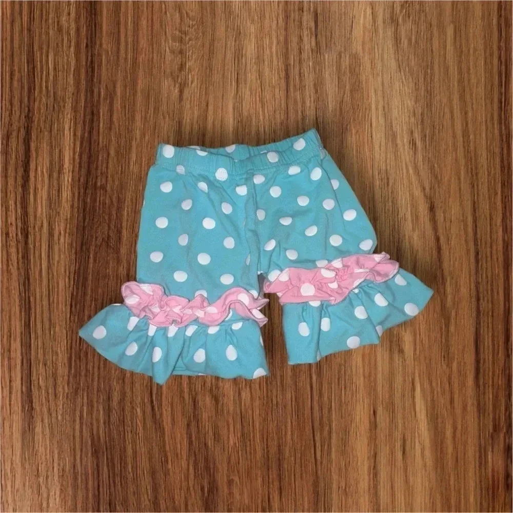 Embroidered Princess Carriage shirt with polka dot shorts. XXS (12m)